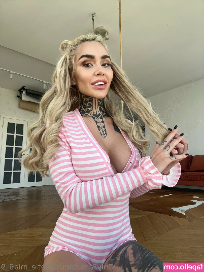 sweetie_mia6_9 [ sweetie-mia6-9 ] - Come get your hands on my jugs. 🍀 Sale on my VIP page for all 🍀