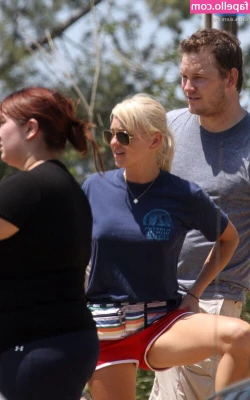 Anna Faris [ anna-faris ] - Happy Thursday!!😉 As I mentioned below, I’ve been a
