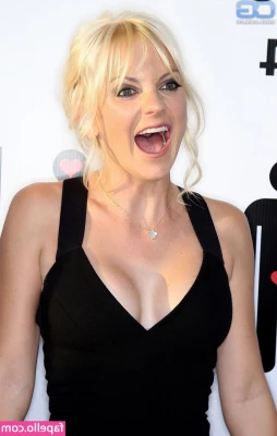 Anna Faris [ anna-faris ] - SEND ME THAT DICK i’m doing free ratings right now cause I’m so