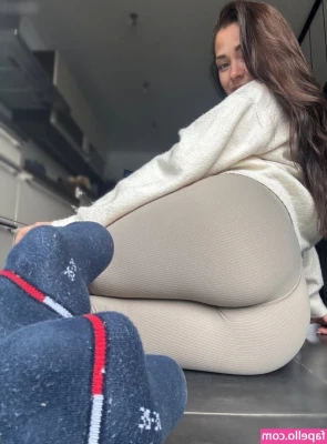 Lady Kira [ lady-kira ] - Just a chill day  jacking off on the couch  Cumshot   As requested