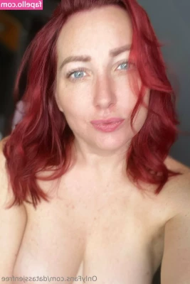 themidnightmuse-free - The view or me? 🌄🍑