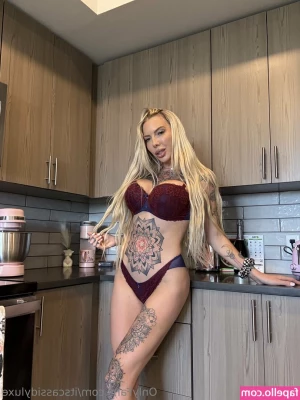 itscassidyluxe - Ball busting a sissy slave 😂😈