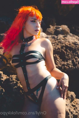 lokikypo - A peek at the lingerie part of the set
