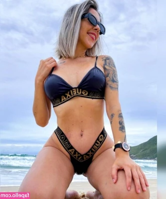 Josy Mazuhi [ josy-mazuhi ] - I hate winter  but love my nips hard because of it