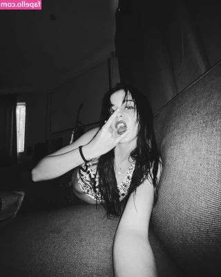 Jaexlynne - Hello fans  Hope your ready to start your weekend  Heres a tease to