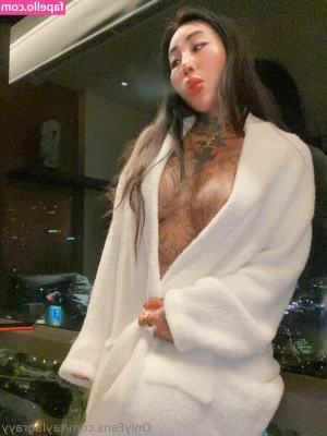  [ taylagrayy ] - Friday night I need company. What can we do?