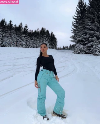 Natalia Karczmarczyk [ natalia-karczmarczyk ] - Hi  I really like to talk to people on different topics  let s play a