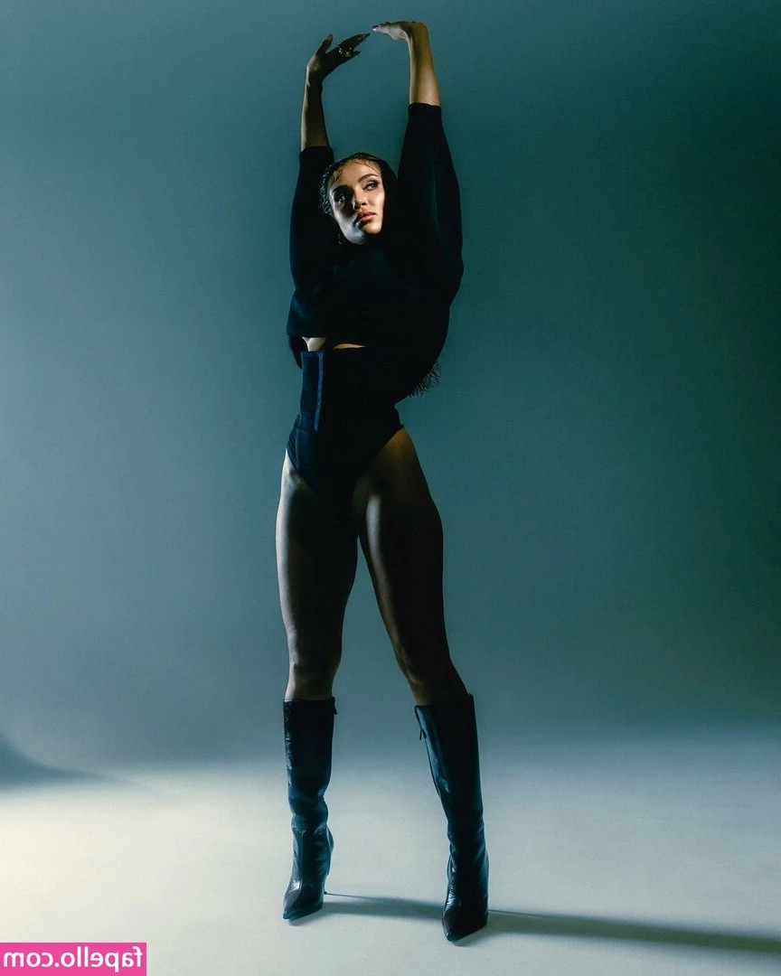 Natalia Karczmarczyk [ natalia-karczmarczyk ] - I wear tight blue jeans and stay in doggystyle position I twerk and