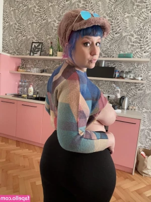 Proxy Paige [ proxy-paige ] - Lookin’ fat. Must eat more.