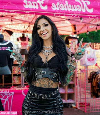 Angela Mazzanti [ angela-mazzanti-1 ] - Hope your week has started off well  I m already waiting for the