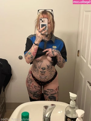 f_urbee [ f-urbee ] - I’m such a little slut Tip $5 for me to swallow 💦 in your inbox