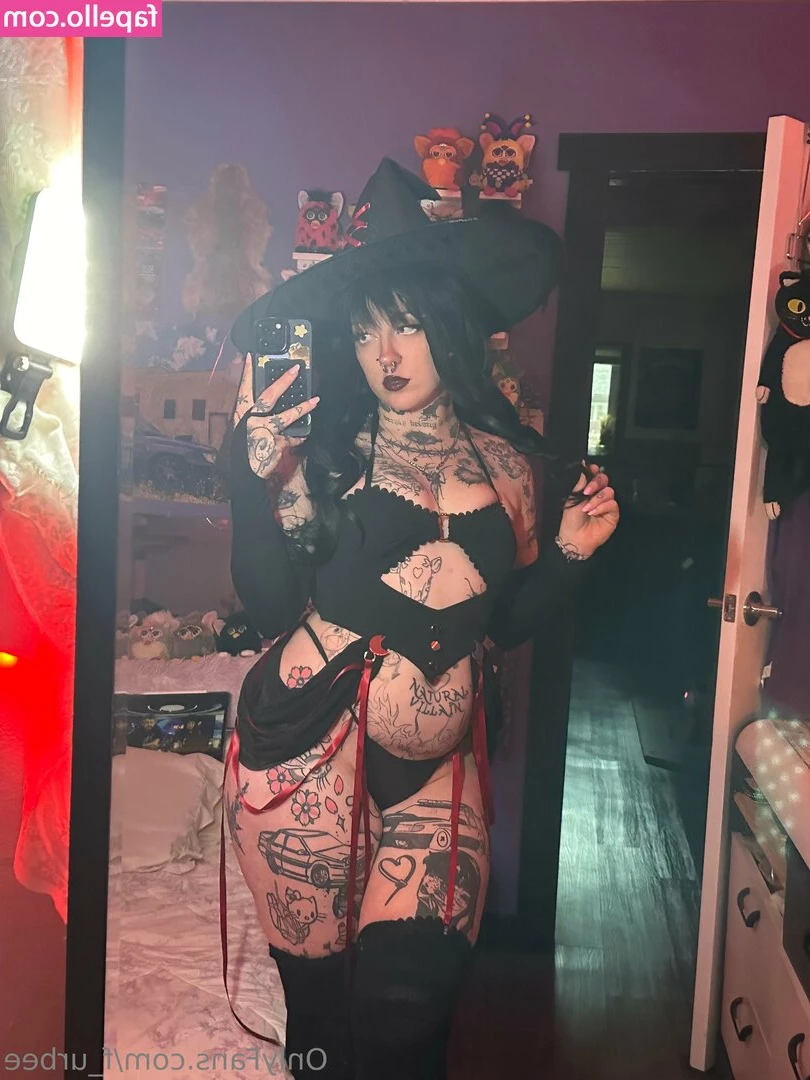 f_urbee [ f-urbee ] - Fucking my neighbor-daddy for all to hear  I want the whole world to