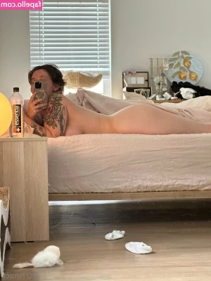 QTsnack [ qtsnack-34 ] - Lick my boob bb I am horny want cum please help