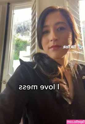 Mina Kimes [ mina-kimes ] - What are you looking at