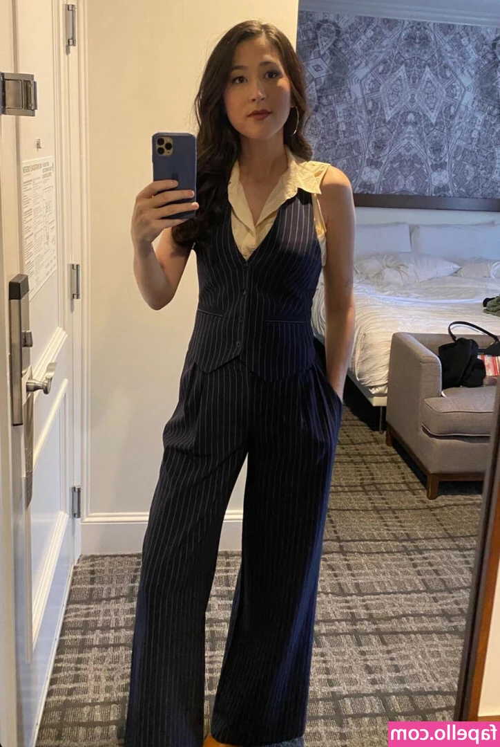 Mina Kimes [ mina-kimes ] - I just love being silly in my room 😝
