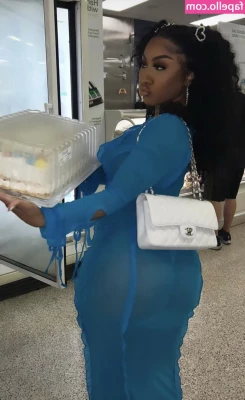 Ari Fletcher [ ari-fletcher ] - What video would you like to see most in your DMs this week