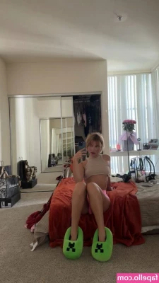 mollyxmoore [ mollyxmoore-1 ] - Sometimes a stare can feel much more intimate than being naked, so
