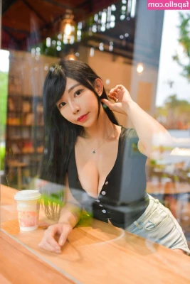 Zoeso - 💋Postal Babe💋  i ordered this new tank top from Running With