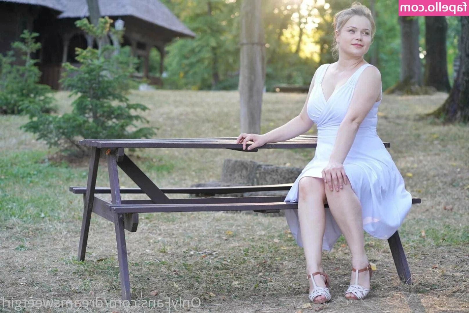 dreamsweetgirl - Naked Tree Climbing Fun :)