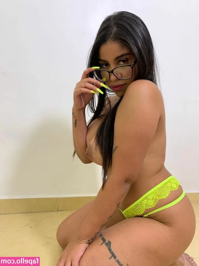 Brianna Olsen [ brianna-olsen ] - I love showing off my big cock I wish it was getting sucked on every