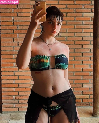 Triz Pariz [ triz-pariz ] - Happy fuck me Friday 😏