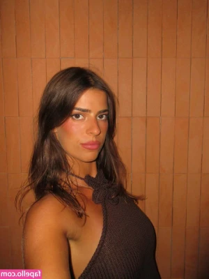 Develique - Its Thursday and I dont know about you but I could use a snack :)