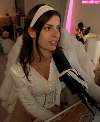 Develique - no te quisieras relajar con tu conejita? 🐰💖🥰