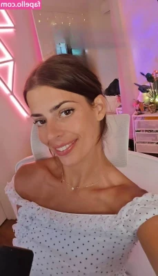 Develique - sending out ptvs of my ass in this bikini shortly 🤯 you don’t