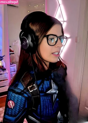 Develique - Who wants to cum with me tonight  I m sexting rn