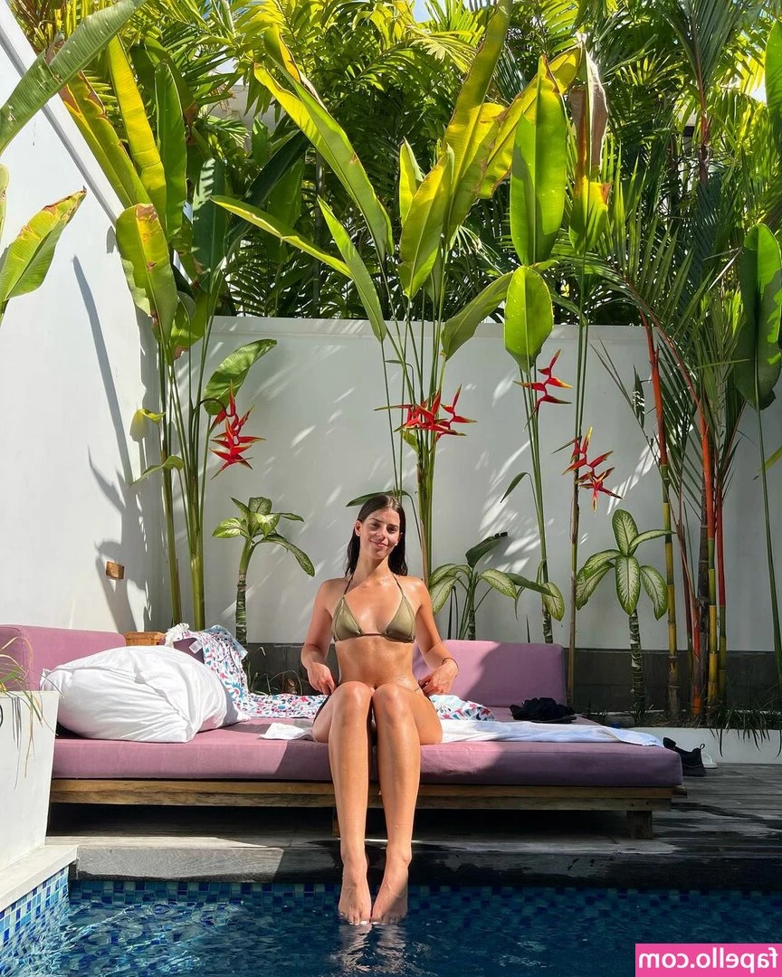 Develique - SEE YALL ON LIVE in 10 min.... :)