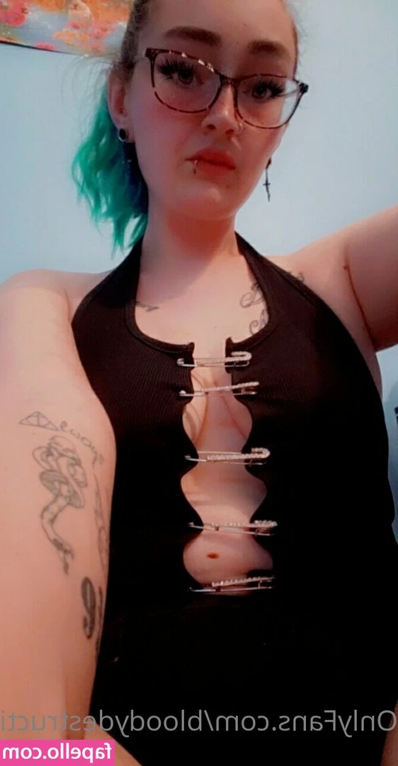 bloodydestruction - I think I have a issue being naked in public