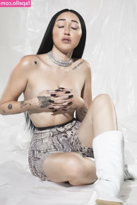 Noah Cyrus [ noah-cyrus ] - Happy hump day 🙈
