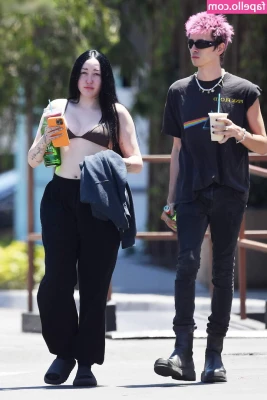 Noah Cyrus [ noah-cyrus ] - Or I could just lift it up