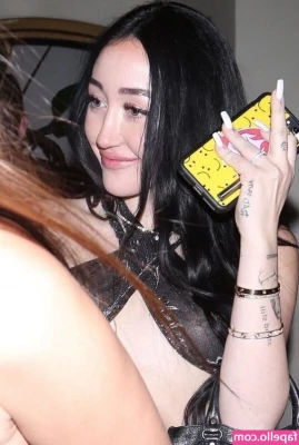 Noah Cyrus [ noah-cyrus ] - Oh hi  Internet     For the 100th time    HAVE YOU MISSED ME     As