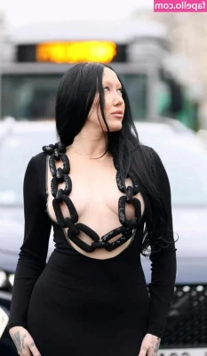 Noah Cyrus [ noah-cyrus ] - Feeling sexy and confident in leather and fishnets