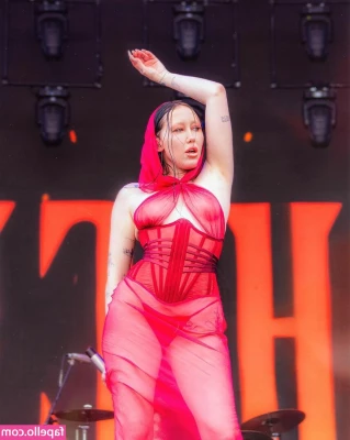Noah Cyrus [ noah-cyrus ] - ready to punish me? 😈