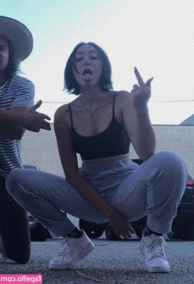 Noah Cyrus [ noah-cyrus ] - If you re not subscribed to my better OnlyFans page what are you