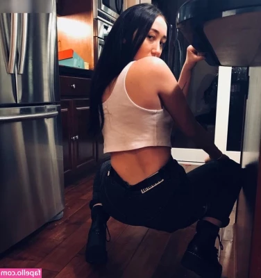 Noah Cyrus [ noah-cyrus ] - Lähtihän ne jumppahousutki