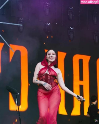 Noah Cyrus [ noah-cyrus ] - The open cup fishnet the clear winner of the vote!  So this fantastic