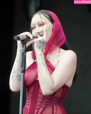 Noah Cyrus [ noah-cyrus ] - Announcing the winner of the giveaway tomorrow! Get your tips/