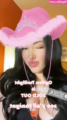 Noah Cyrus [ noah-cyrus ] - Can you clean my floor    I swear my cum tastes good