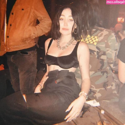 Noah Cyrus [ noah-cyrus ] - Had a stressful day... made it better by making myself cum so hard my