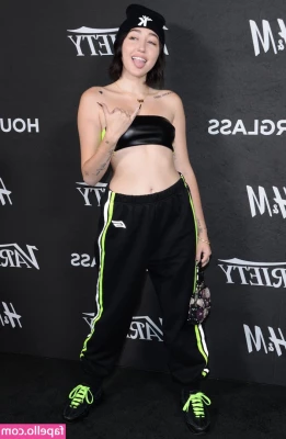 Noah Cyrus [ noah-cyrus ] - Comming soon with sexy Mack Austin!!! @daddy_b_1976 @mackaustinxxx