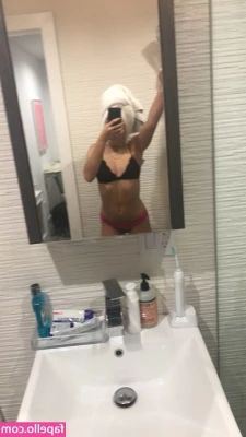 Noah Cyrus [ noah-cyrus ] - moves like water