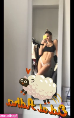 Noah Cyrus [ noah-cyrus ] - 1 o 2   Cuál papi te gusta más     Where you wanna cum     Face  