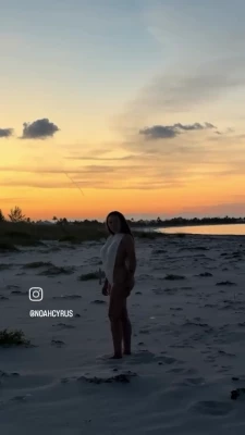 Noah Cyrus [ noah-cyrus ] - Wet soles your favorite
