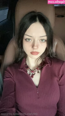 nadya.yereminn [ nadya-yereminn ] - Tip  5 if you wanna see my panties moved to the side while I bend over