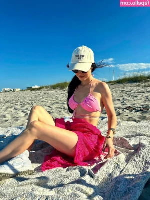 pretty_celine [ pretty-celine ] - heart this post if you like my butt 💜