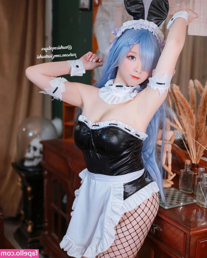 Sushiicosplayer - Feeling sexy wearing this nice lingerie
