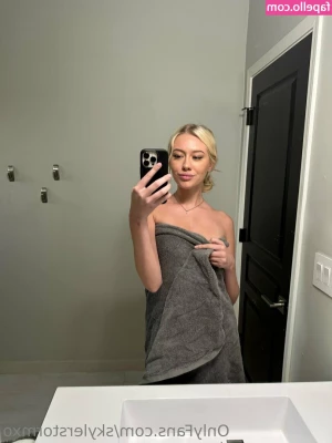 SkylerStormxo - I do bottom sometimes!